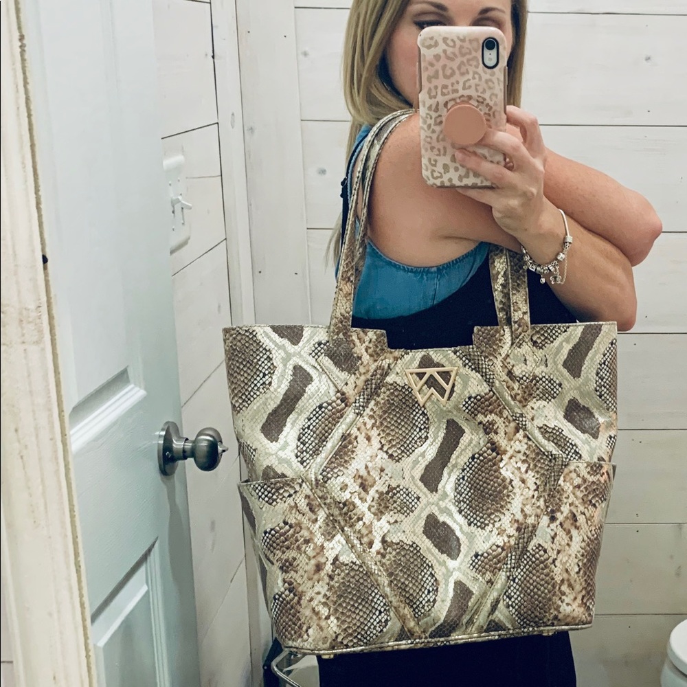 COPY - Kelly Wynne shoulder bag